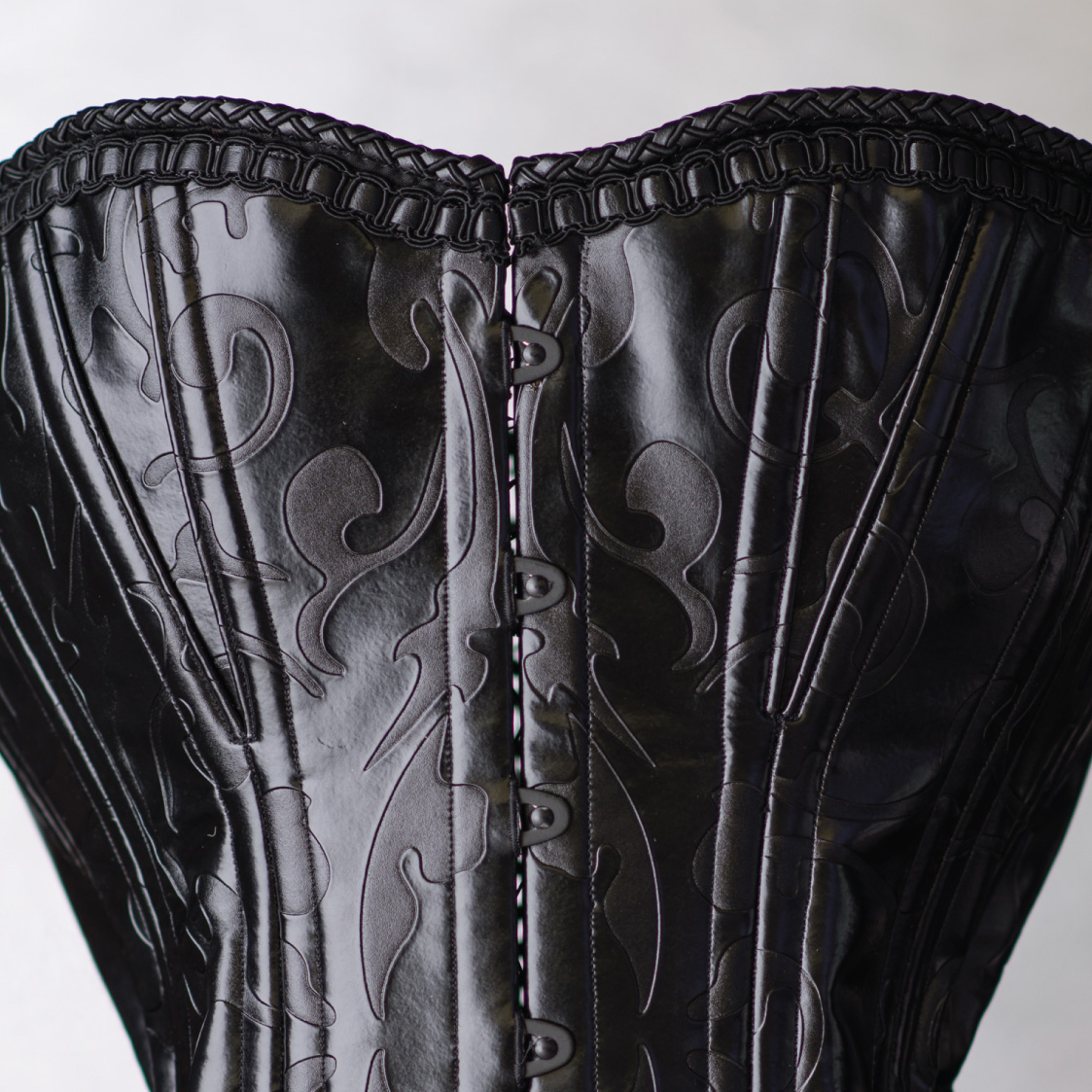 https://www.champagnecorsets.com/wp-content/uploads/2019/04/Unforgettable-Night-corset-neckline-detail.jpg